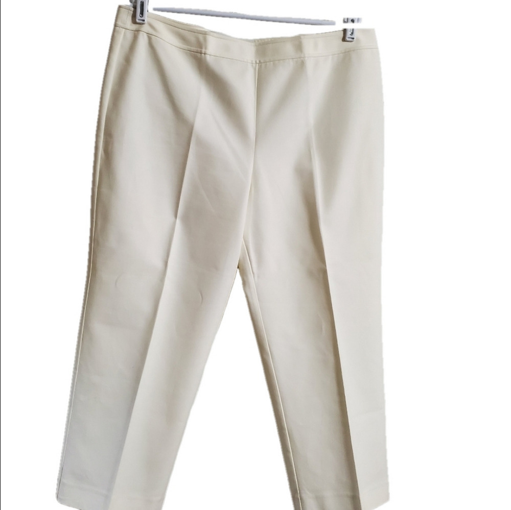 Peck & Peck Cream Straight Leg Capri Pants